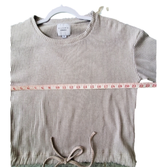 ALLFENIX Rib Knit Crop Wide Slv Top  Drawstring ties Sz M  EUC - Picture 10 of 12
